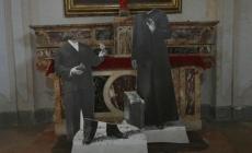 Busseto, mozzate le teste alle sagome di Don Camillo e Peppone