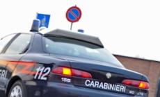Ruba al supermercato,  colpisce l’addetto alla sicurezza e fugge con il carrello in strada: arrestato