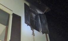 Casa in fiamme a Siccomonte: anziana si salva all'ultimo momento