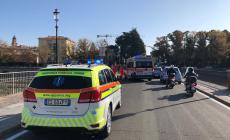 Minaccia di buttarsi giù dal ponte Caprazucca: convinto dai poliziotti a desistere