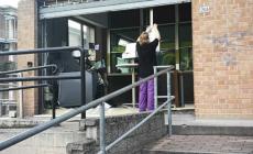 Colpo nella notte: i ladri hanno fatto saltare lo sportello bancomat in via Castagnola - Le foto