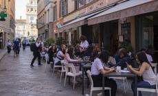 Via Farini, l'aperitivo &egrave; senza assembramenti