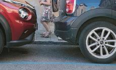 Ausiliari della sosta, multe anche alle auto parcheggiate a meno di un metro di distanza?