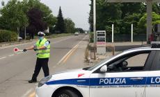 Non si fermano all'alt, inseguiti: due bloccati, uno riesce a fuggire. Tutti pregiudicati su un'auto totalmente &laquo;fuori legge&raquo;