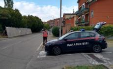 Lite tra due 18enni in centro: uno prende a cinghiate l'altro