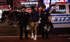San Francisco, giovane ucciso per errore dalla polizia: l'agente aveva scambiato il martello per una pistola