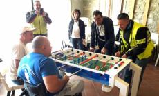 Il calciobalilla, nuovo regalo per la palestra paralimpica di Bazzano