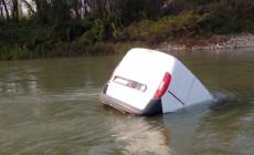 Il mistero del furgone che galleggiava nelle acque del Po