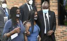 Caso Floyd, Minneapolis smantella dipartimento di polizia  Biden incontrerà oggi la famiglia