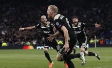 Ajax, scende il prezzo di Van de Beek