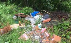Da Berceto a Bosco di Corniglio: se c'è chi lascia una montagna di... rifiuti abbandonati - Foto