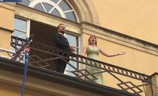 Verdi Off: il canto di 100 artisti sotto le case, nelle corti e nei luoghi di cura - Video