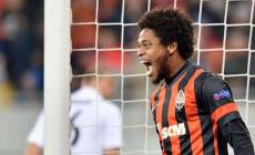 Luiz Adriano tiene in scacco Destro