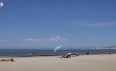 Albania, le spiagge si popolano dopo la fine del lockdown - Video