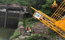 Parma-La Spezia: piattaforma sulla A15 si rovescia, tre operai precipitano nel Magra