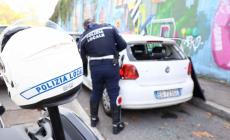 Strage di auto in sosta in via Reggio: danni per sei veicoli