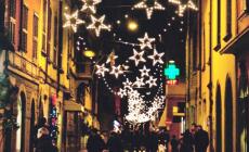 Dilemma di Natale per i sindaci: luminarie sì, o luminarie no?