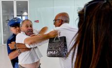 Tenta di aggredire il ministro Grillo in ospedale