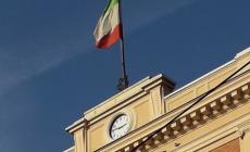 "Il tricolore... ungherese sventola sulla stazione di Parma"