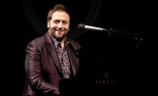Raphael Gualazzi al Magnani: «Fare musica è cercare se stessi»