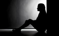 Schiavizza e maltratta la figlia: condannato