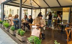 L'aperitivo? Ecco le nuove regole: tutti seduti