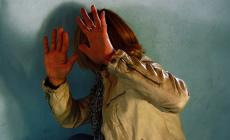 Bimbo scrive alla maestra: "Pap&agrave; prende mamma a testate". E da l&igrave; si arriva al processo per maltrattamenti