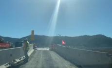 La prima auto sul nuovo ponte di Genova - Video 
