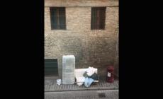 In borgo Retto cresce una discarica abusiva