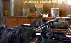 Prima l'incontro hot, poi il ricatto che va avanti per giorni: &laquo;Dammi altri soldi o lo dico a tua moglie&raquo;