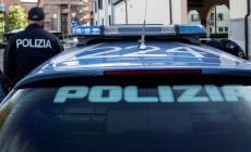 Si presenta alla visita medica in ospedale con un machete