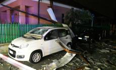 Tromba d'aria nel Milanese, vola via il tetto da una palazzina. E il Seveso esonda