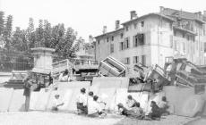 Con i mobili per strada: centenario delle Barricate