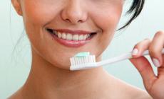 Cura il tuo sorriso:  ecco le regole d'oro dell'igiene dentale. E falsi luoghi comuni