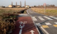 «La nostra strada dimenticata e pericolosa»: la protesta dei residenti