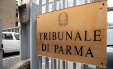 Goliardata nel lockdown, tre prosciolti. Misero assi di legno in una rotonda in via Spezia: accusati di blocco stradale
