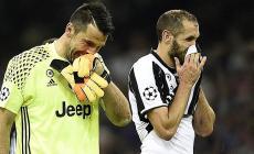 Juve, Buffon e Chiellini rinnovano fino al 2021  