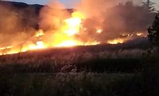 Cangelasio, in fiamme casa, campo e ricovero attrezzi  - Video