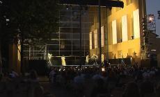 Rigoletto al Barsò, applausi alla prima sotto la tettoia del Paganini - Video