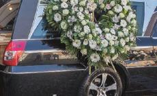 Polonia: salma cade dal carro funebre e finisce nel traffico 