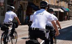 Vigili in bici, sequestrati ovuli di crack ed eroina. Casa: “Interveniamo su pusher e clienti”