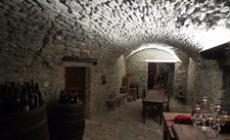 Nel vecchio borgo dove le cantine trasudano  storia