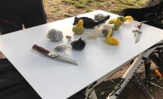 Tra i cespugli del Parco Falcone e Borsellino ritrovati due coltelli e la droga