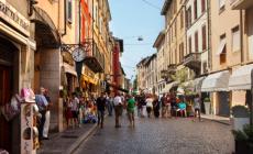 L'appello: &laquo;Comuni uniti per salvaguardare i piccoli negozi&raquo;