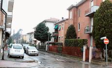 Forzano la portafinestra e rubano i gioielli 