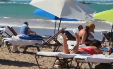 Ombrelloni, aumentano i prezzi, rincari del 4%: 228 euro la spesa media per una settimana. Alassio la località più cara, a Senigallia i prezzi più bassi