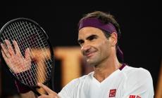Federer gira uno spot Barilla con le ragazzine dei palleggi di Finale Ligure