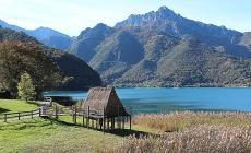 Trentino: a spasso intorno al lago dove si scopre la preistoria