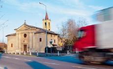 Auto fuori strada in via Mantova: grave il conducente