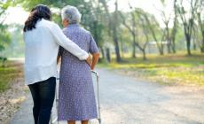 Nel 2025 serviranno oltre 2,2 milioni di colf e badanti